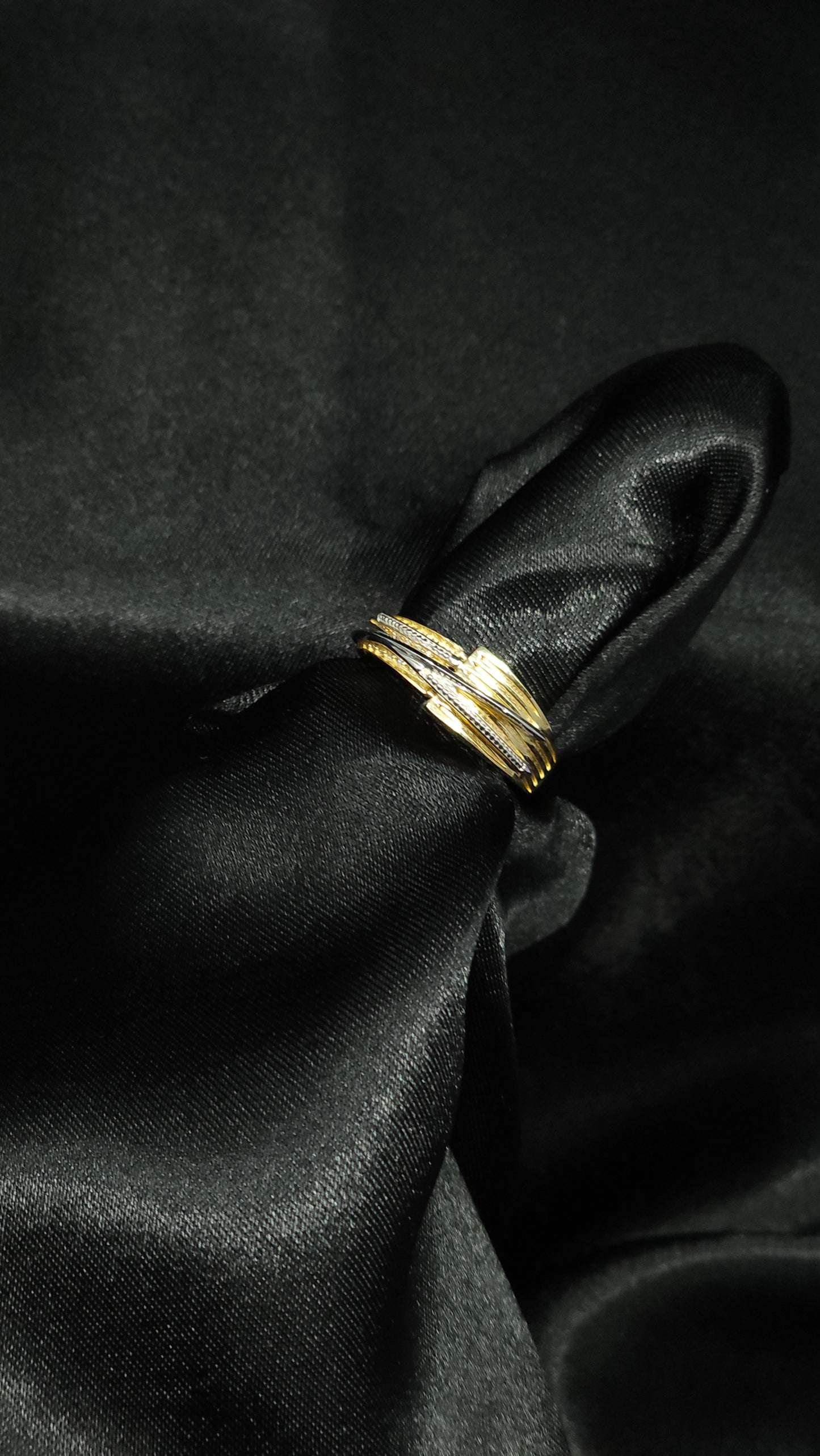 Ring mit Weissgoldverzierung