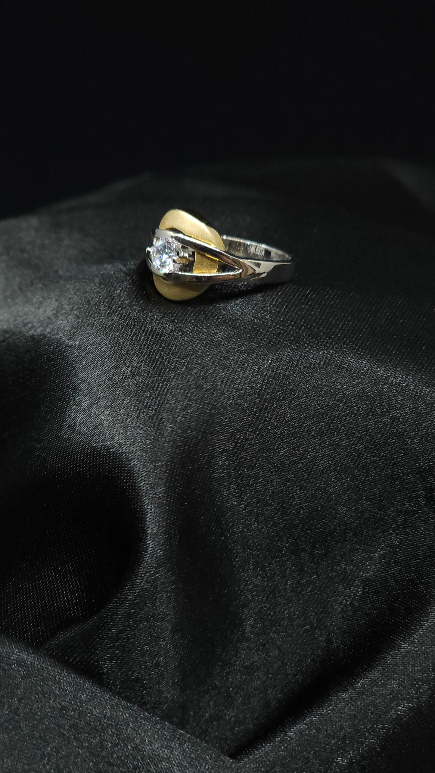 Ring mit Zirkonia