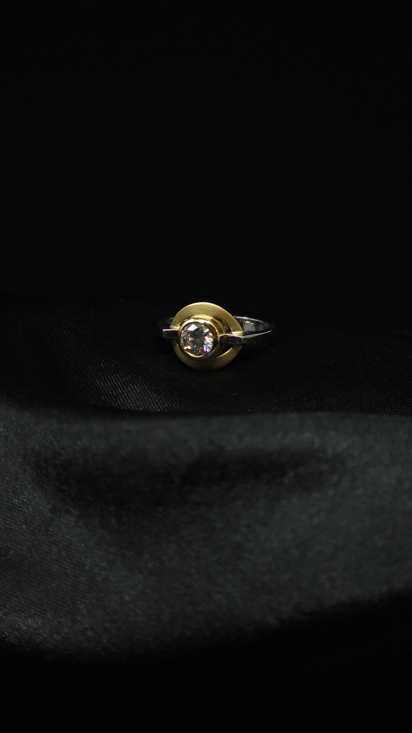 Ring mit Zirkonia