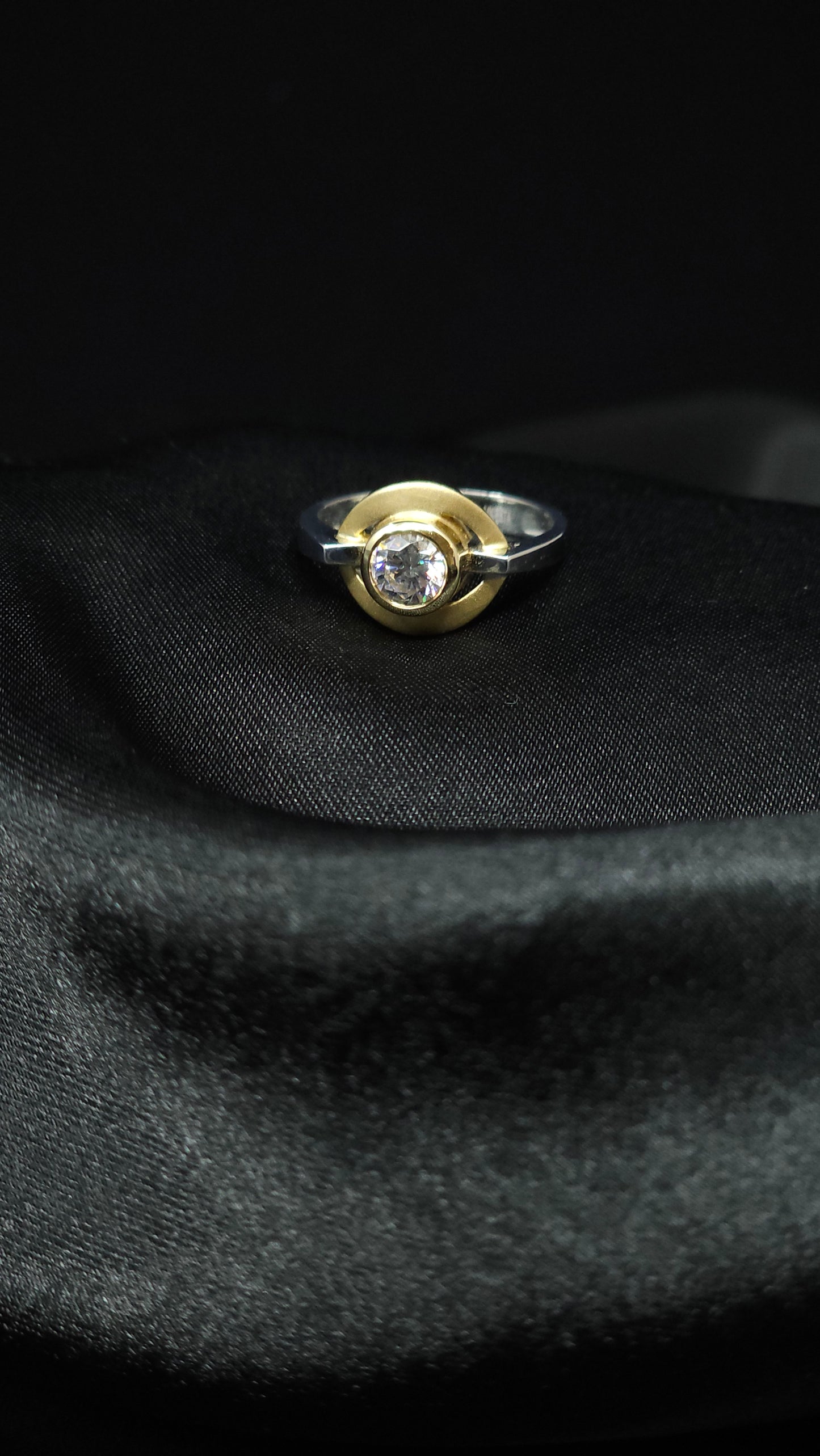 Ring mit Zirkonia